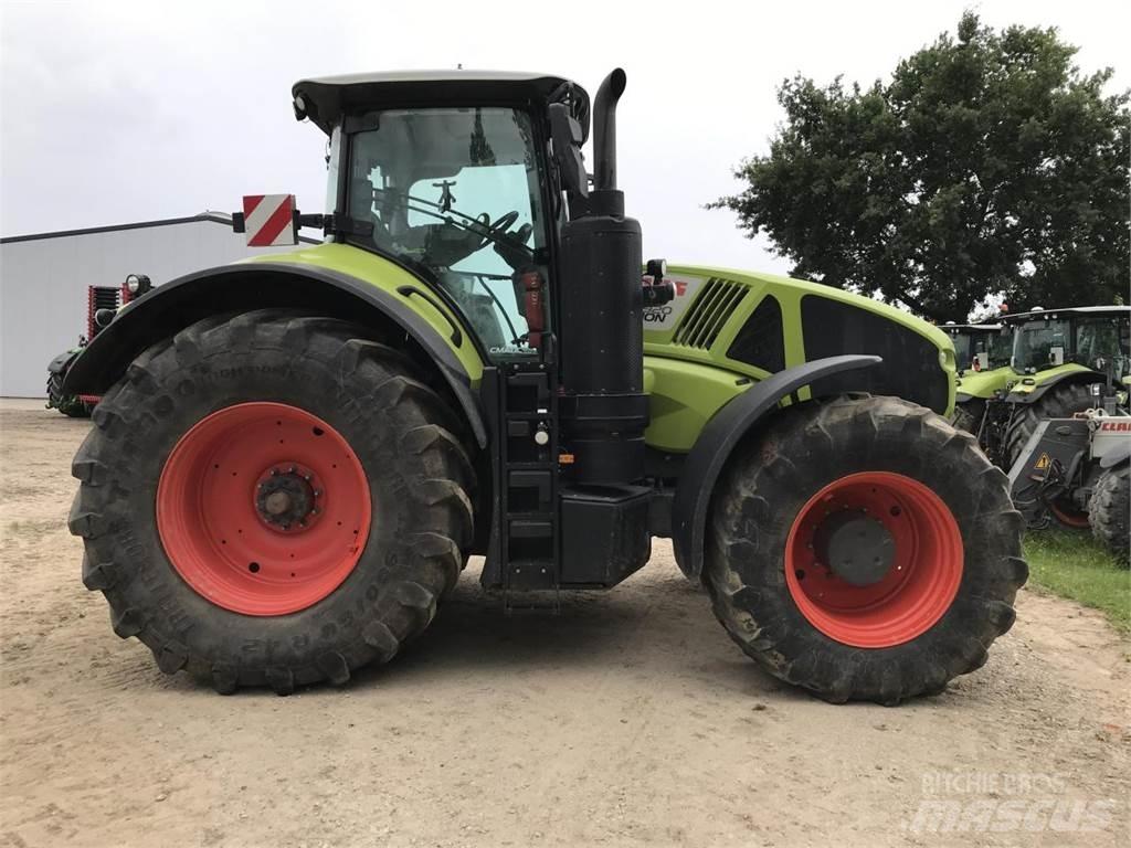 CLAAS Axion 920 トラクター