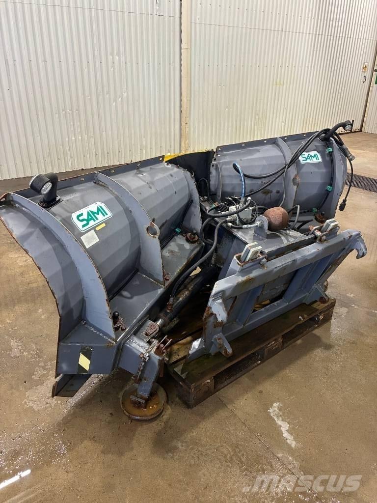 Sami VM 2400 スノーグルーマー