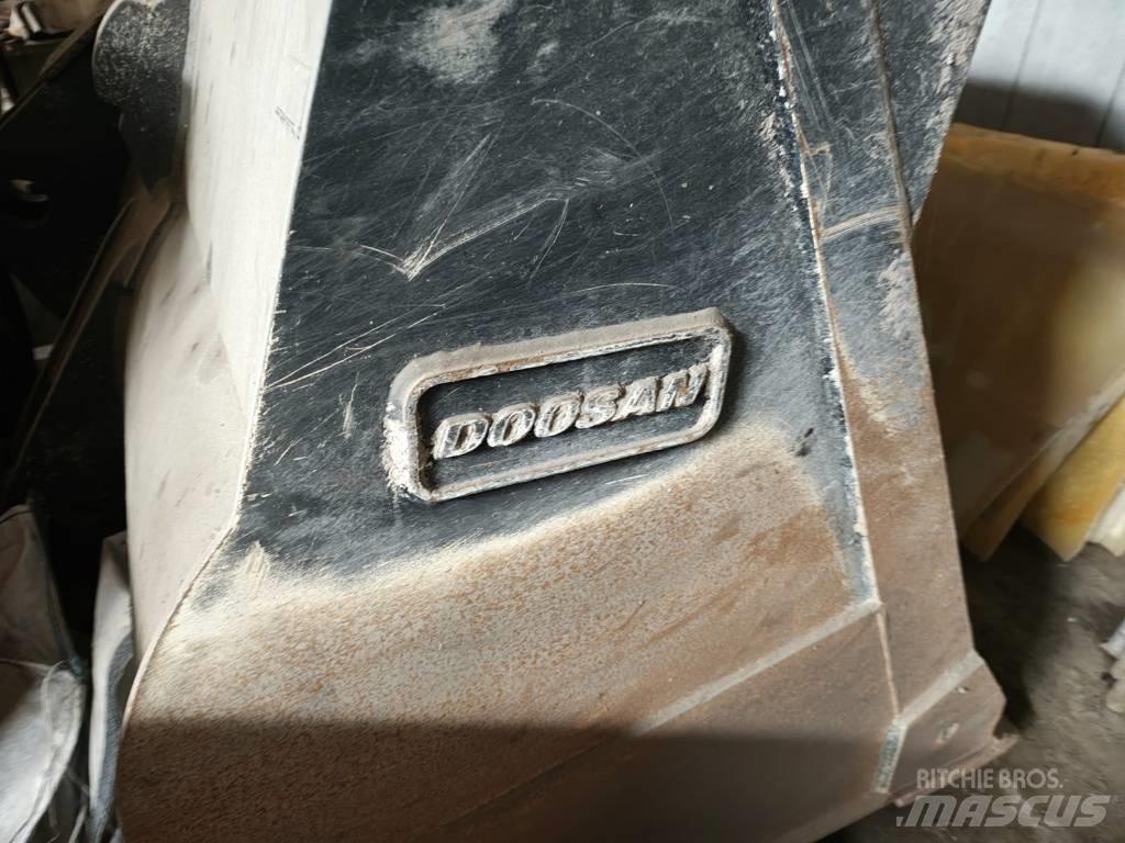 Doosan DL 320-7 ホイールローダー・タイヤショベル