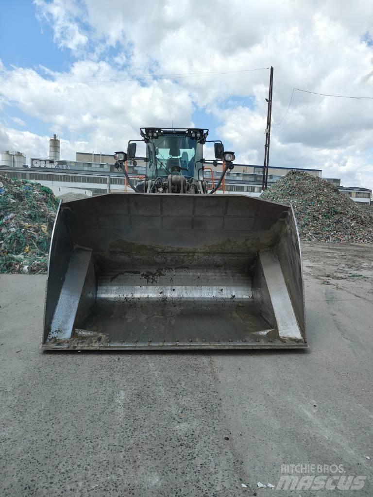 Doosan DL 320-7 ホイールローダー・タイヤショベル