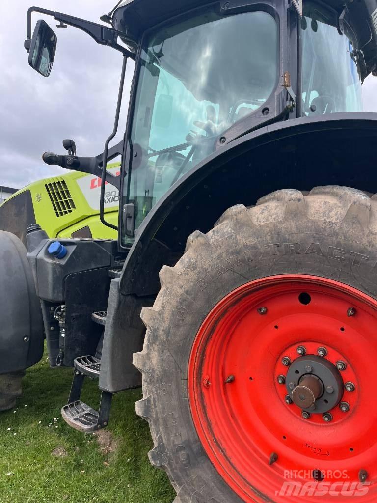 CLAAS AXION 830 CIS+ トラクター