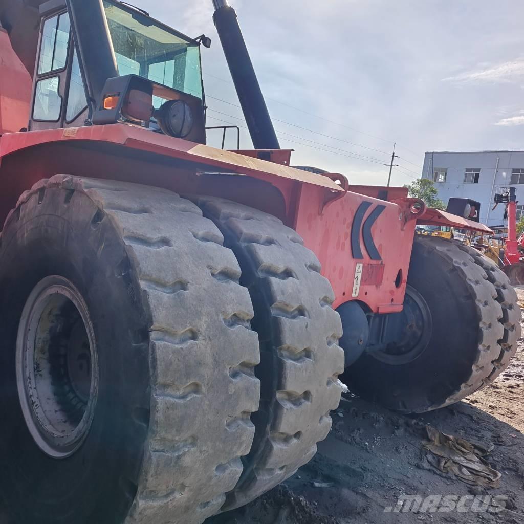 Kalmar DRF 450 リーチスタッカー