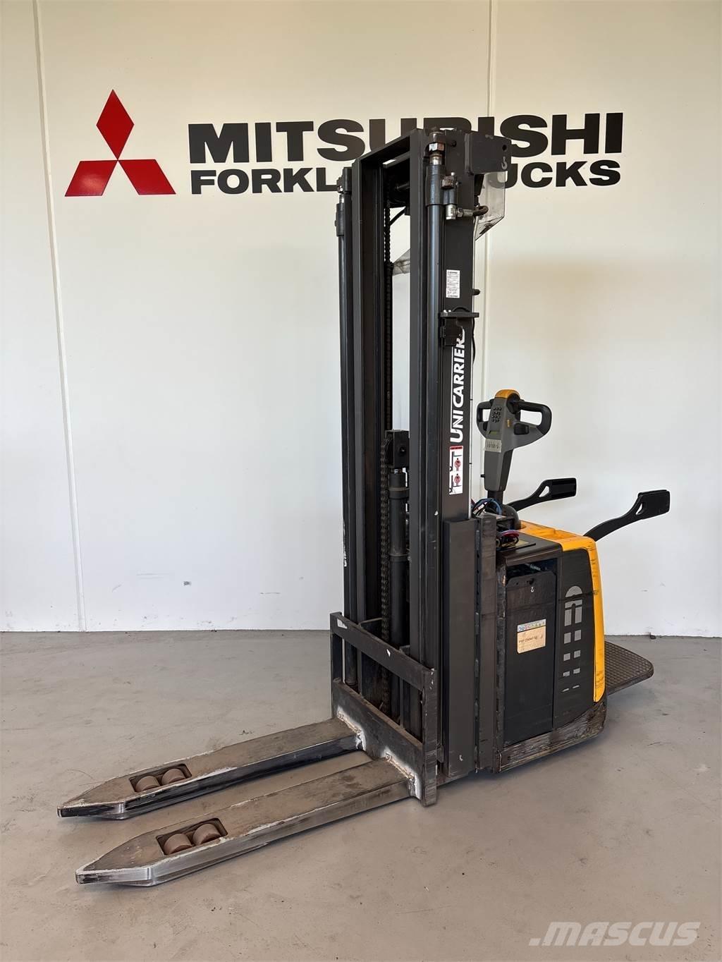 Atlet PSP160 自走式スタッカー