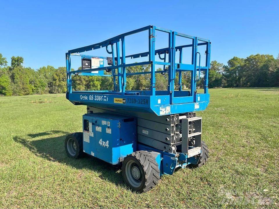 Genie GS 3369 RT シザースリフト