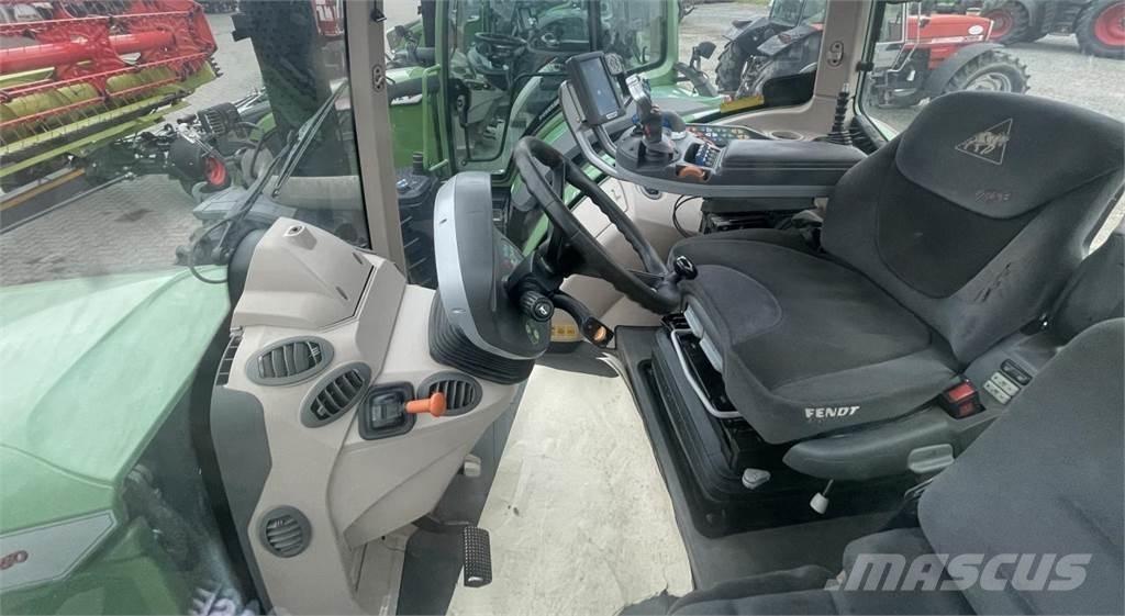 Fendt 820 Vario トラクター