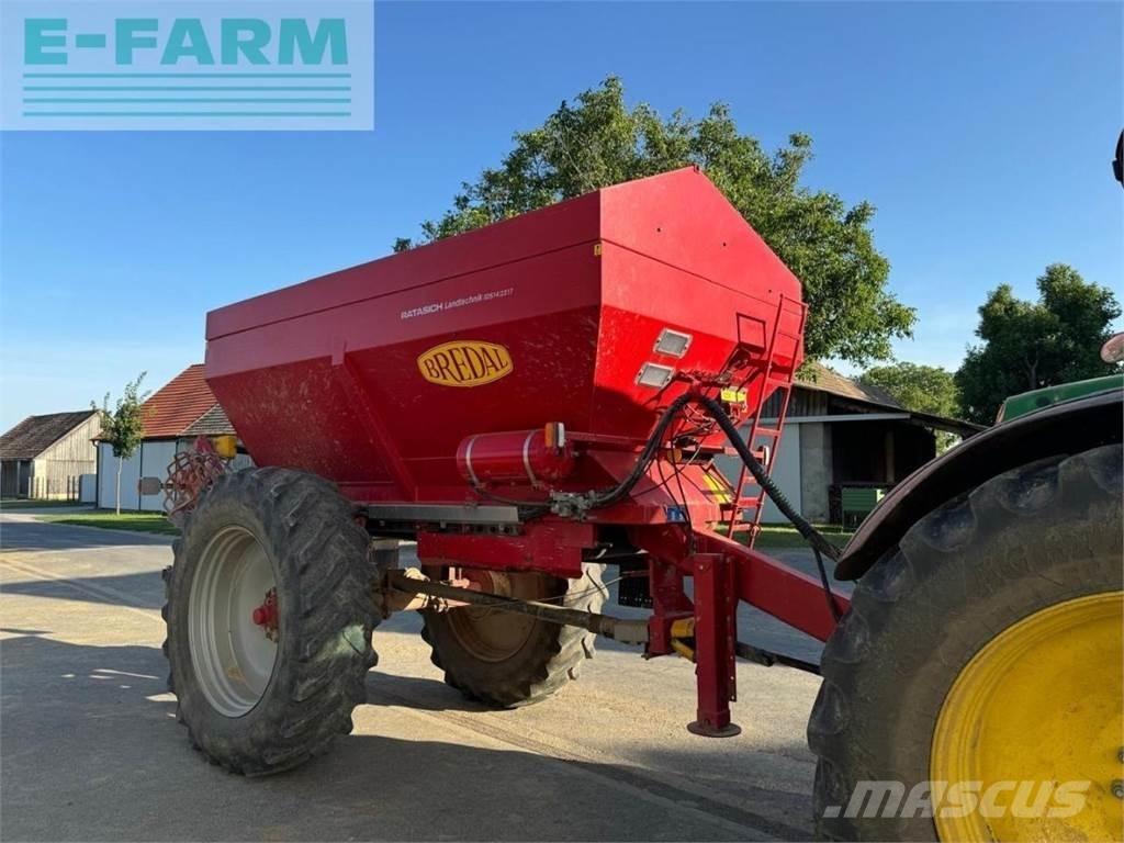 Bredal K105LB ミネラル散布機