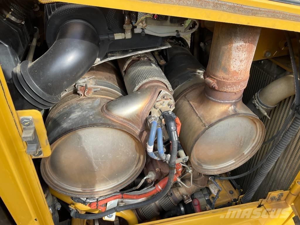 CAT D 6 T LGP EPA ブルドーザー
