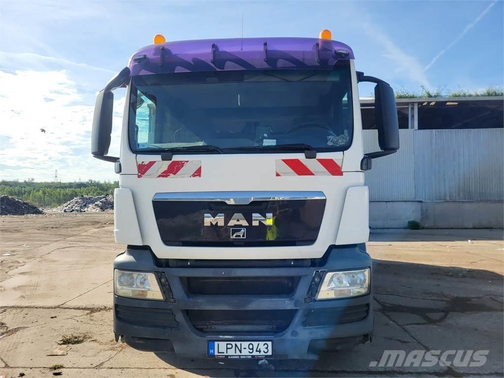 MAN TGS 28.320 6X2 キャブ付きシャーシ