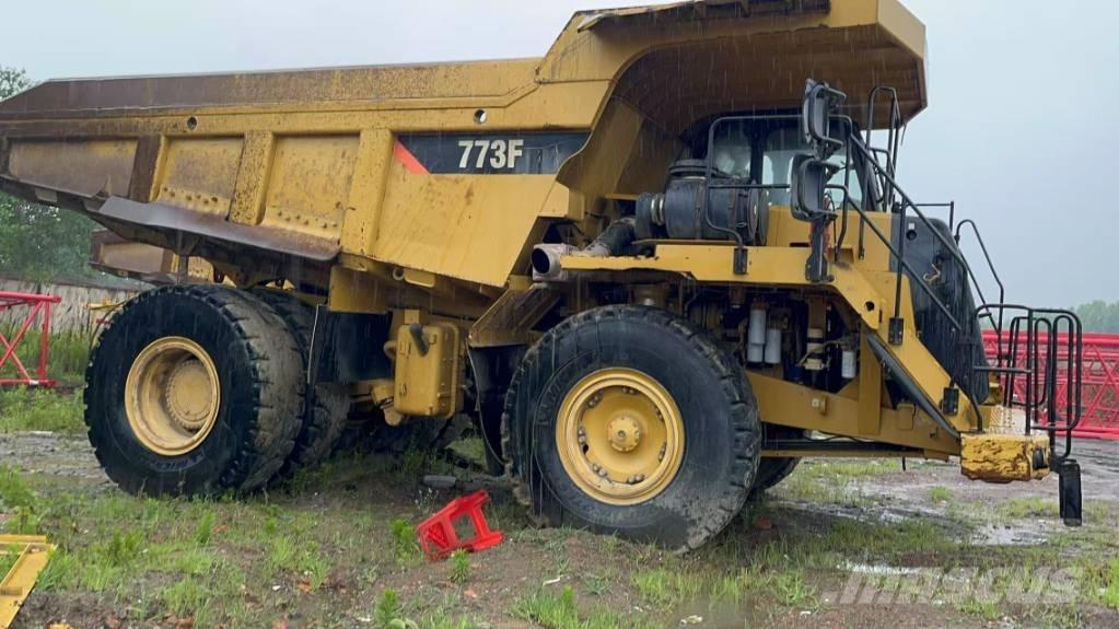 CAT 773 F アーティキュレート式ダンプトラック