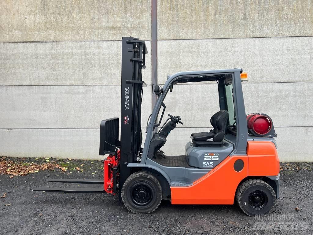 Toyota 02-8 FGF 25 LPGフォークリフト