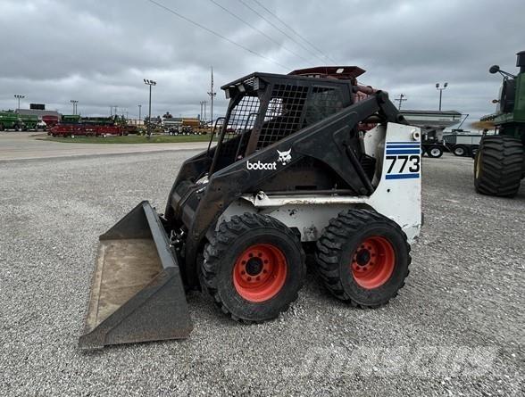 Bobcat 773 スキッドステアローダー