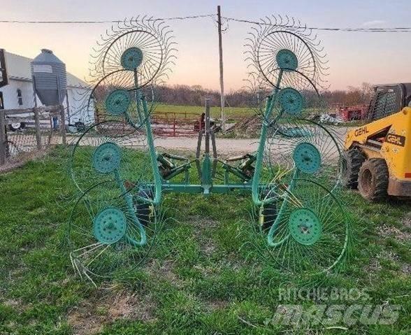 John Deere 702 テッダー・テッダーレーキ