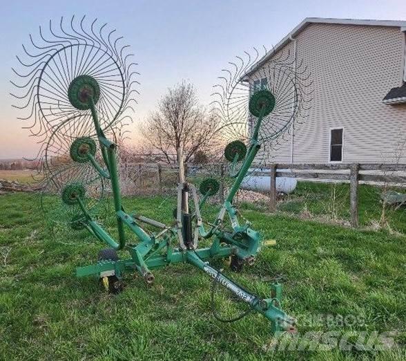 John Deere 702 テッダー・テッダーレーキ