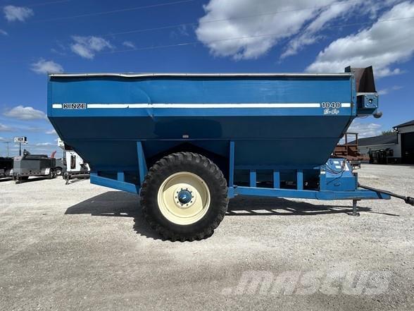 Kinze 1040 グレイン・カート