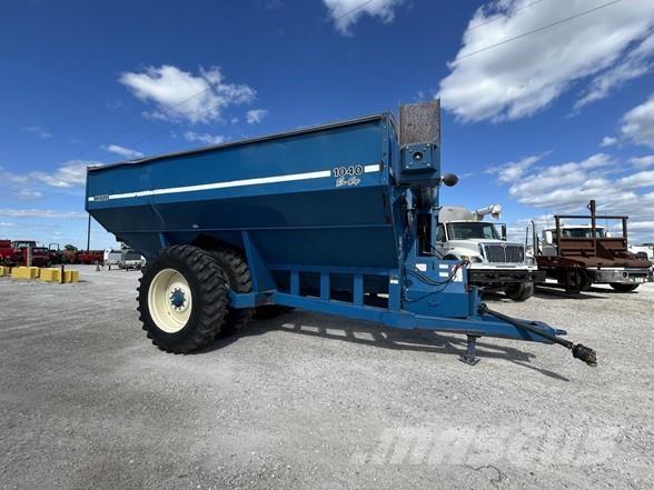 Kinze 1040 グレイン・カート