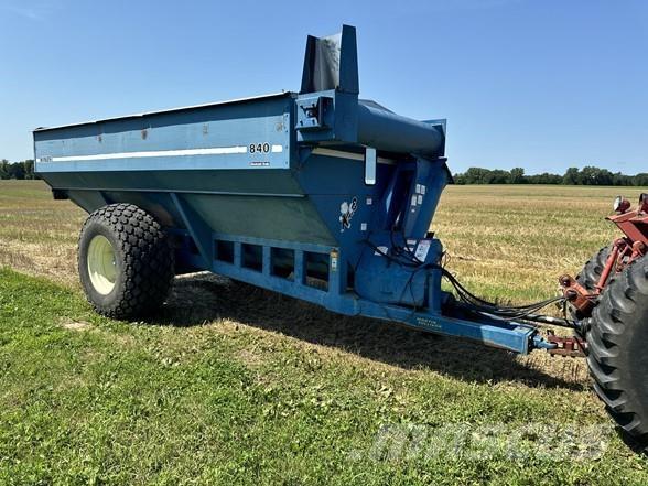 Kinze 840 グレイン・カート
