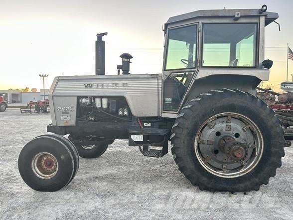White 2-135 トラクター