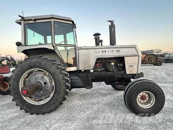 White 2-135 トラクター