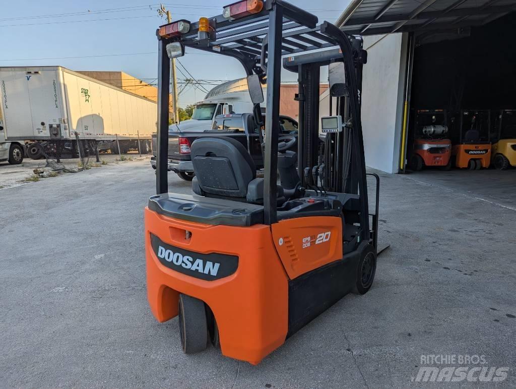 Doosan B 20 T-7 バッテリーフォークリフト