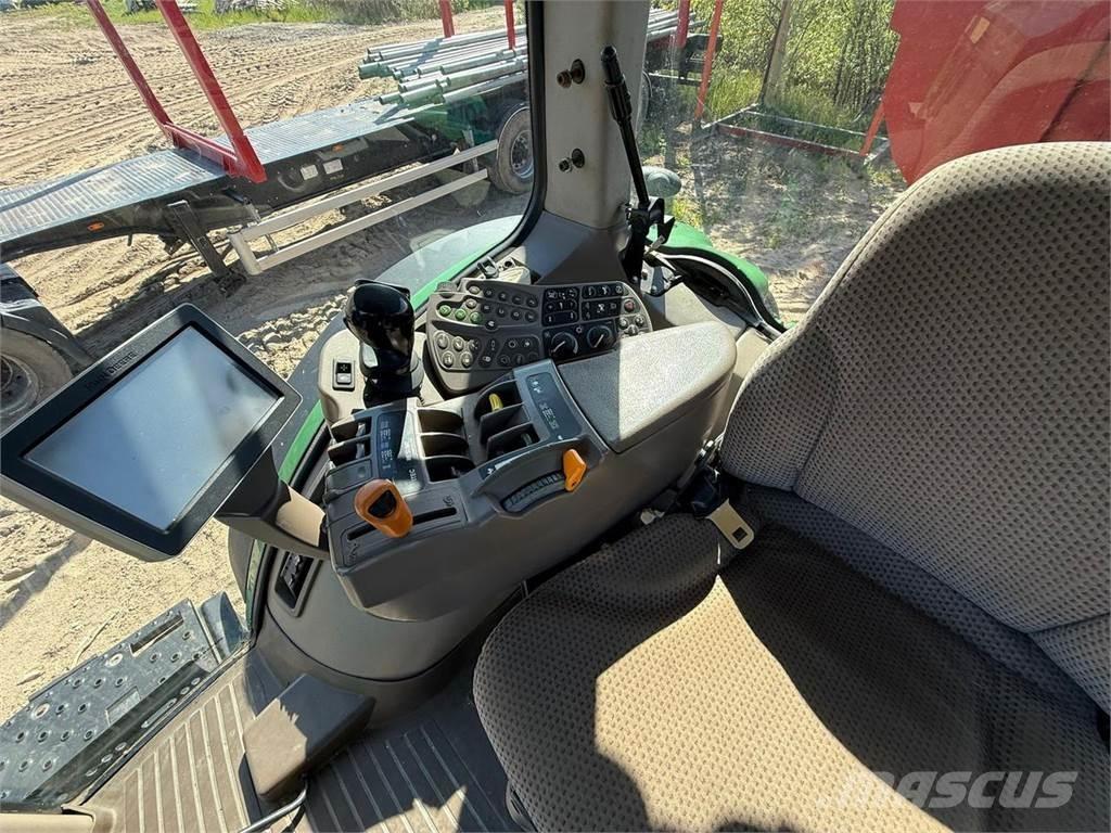 John Deere 7230R トラクター