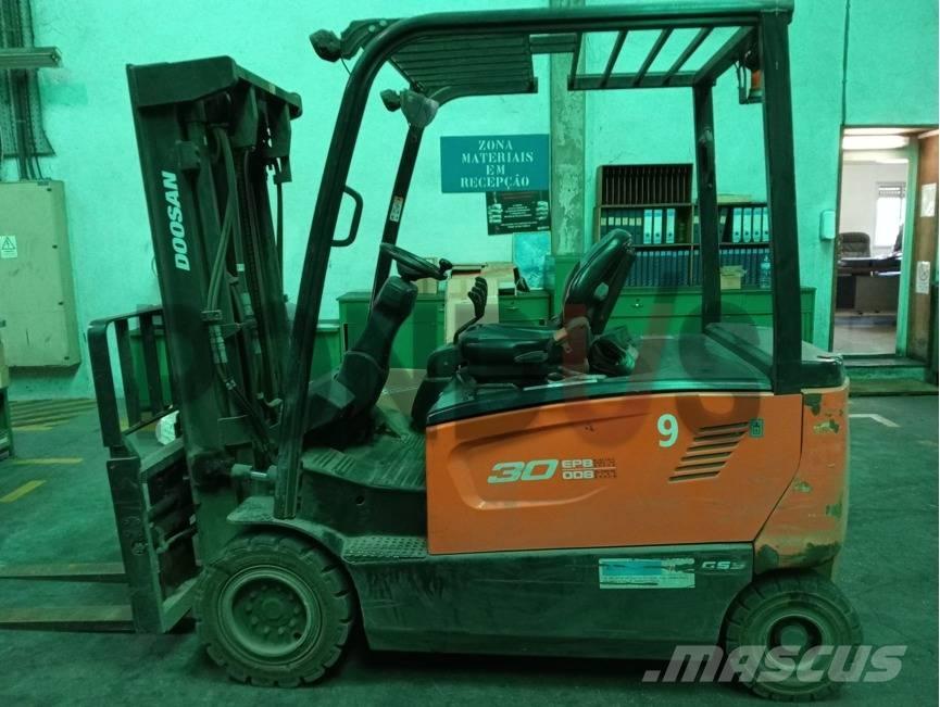 Doosan B 30 X-7 バッテリーフォークリフト