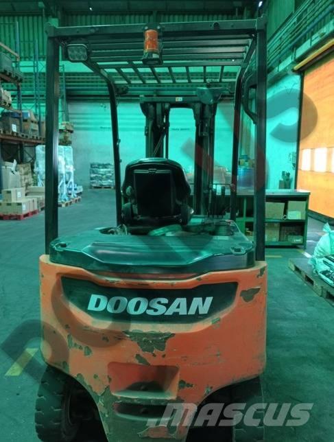 Doosan B 30 X-7 バッテリーフォークリフト