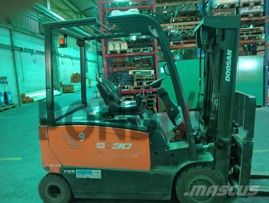 Doosan B 30 X-7 バッテリーフォークリフト