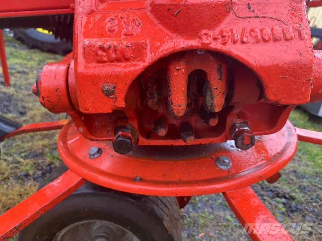 Kuhn GF8702 テッダー・テッダーレーキ