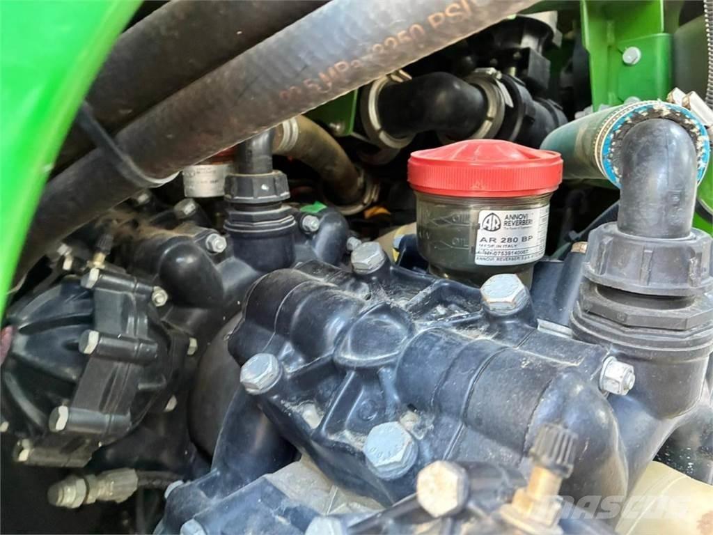 John Deere R952i 牽引型スプレイヤー