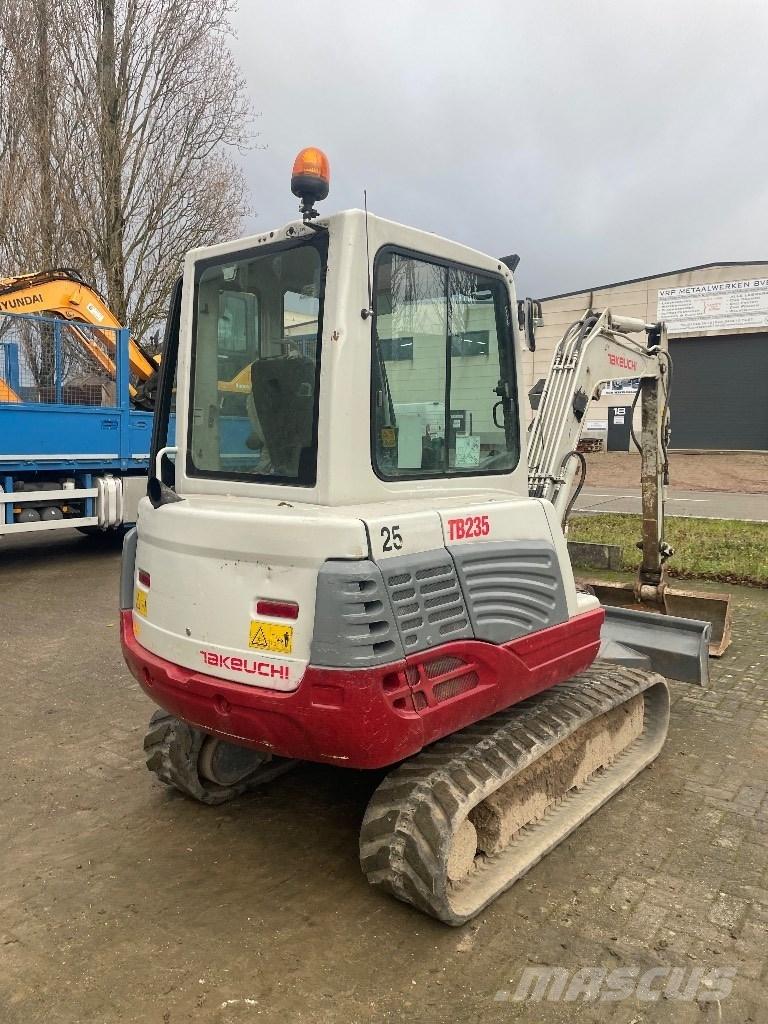 Takeuchi TB 235 ミニ油圧ショベル 7t以下（ミニユンボ・ミニディガー）