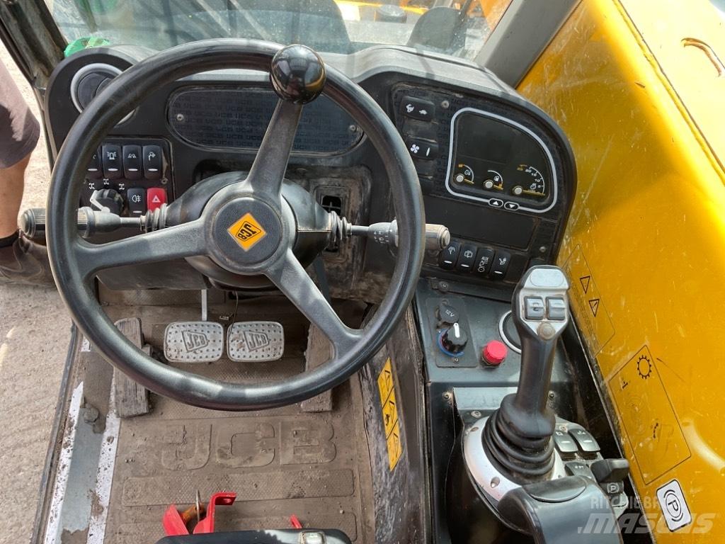 JCB 525-60 AGRI PLUS 農業用テレハンドラー
