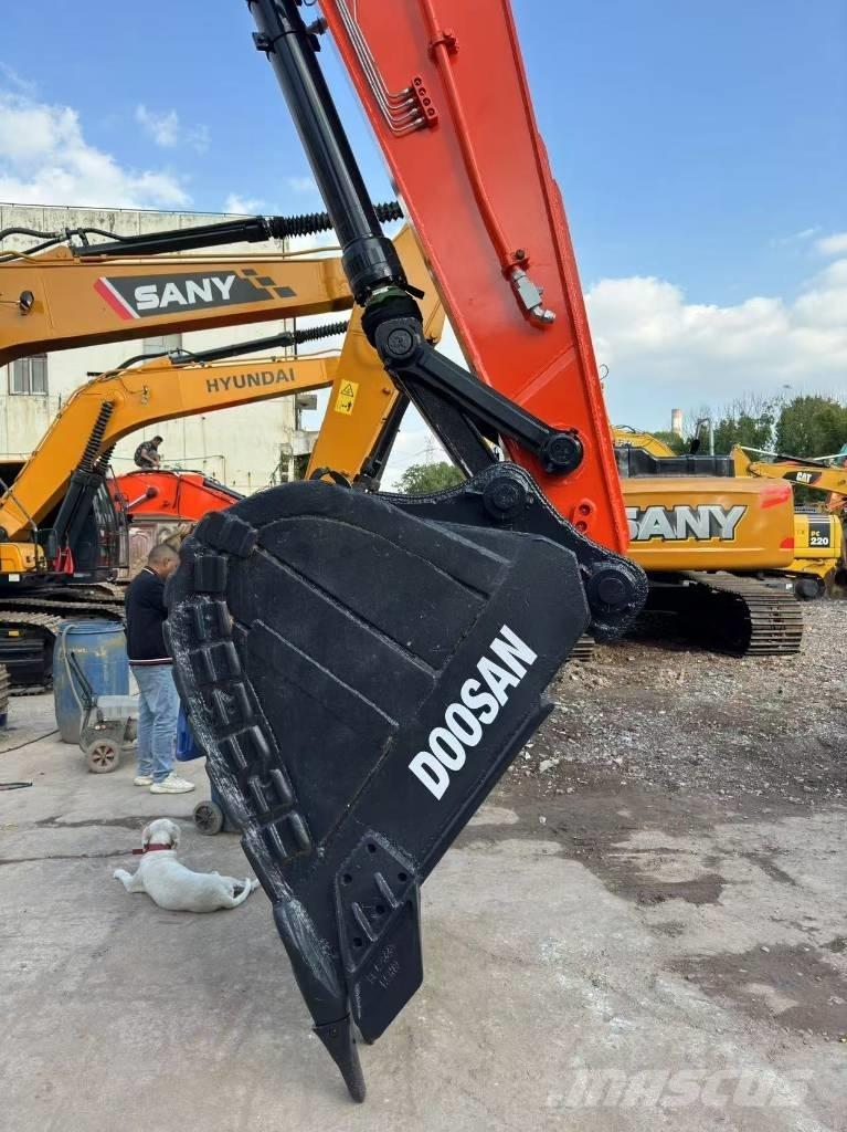 Doosan DX300LC 大型油圧ショベル12t以上（パワーショベル・ユンボ）