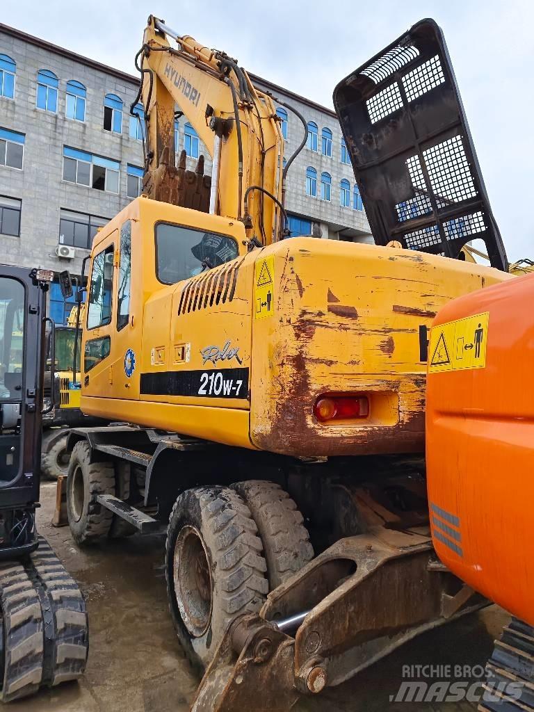 Hyundai R210W-7 ホイール式油圧ショベル（パワーショベル・ユンボ・バックホー）