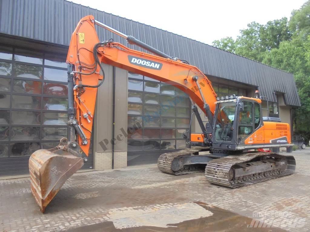 Doosan DX 255 LC-5 大型油圧ショベル12t以上（パワーショベル・ユンボ）