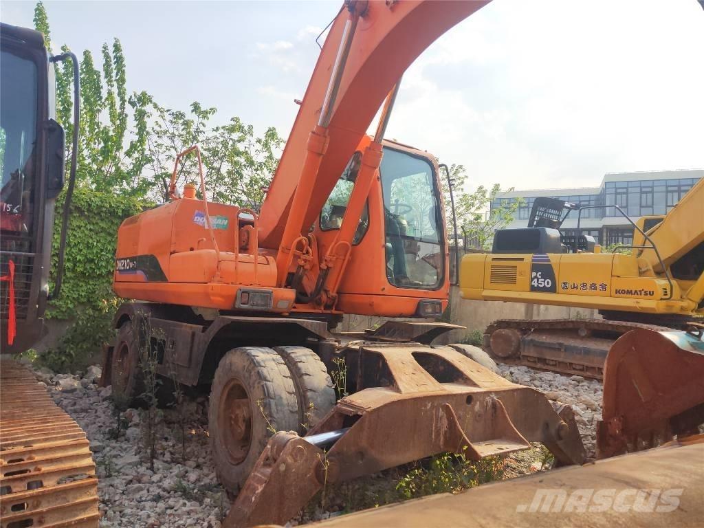 Doosan DH210W-7 ホイール式油圧ショベル（パワーショベル・ユンボ・バックホー）