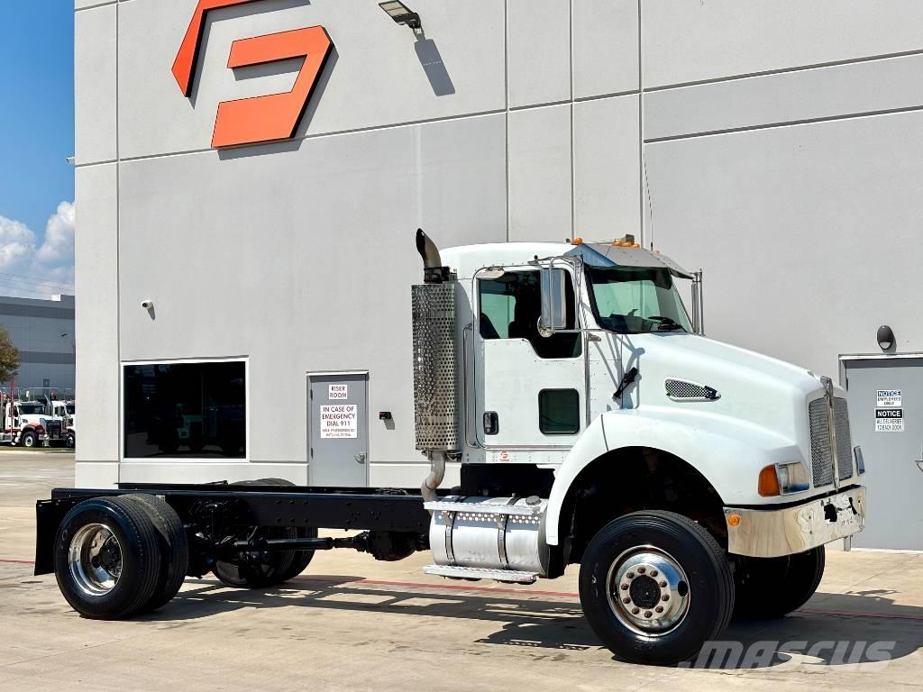 Kenworth T 300 中古トラクターヘッド | トレーラーヘッド