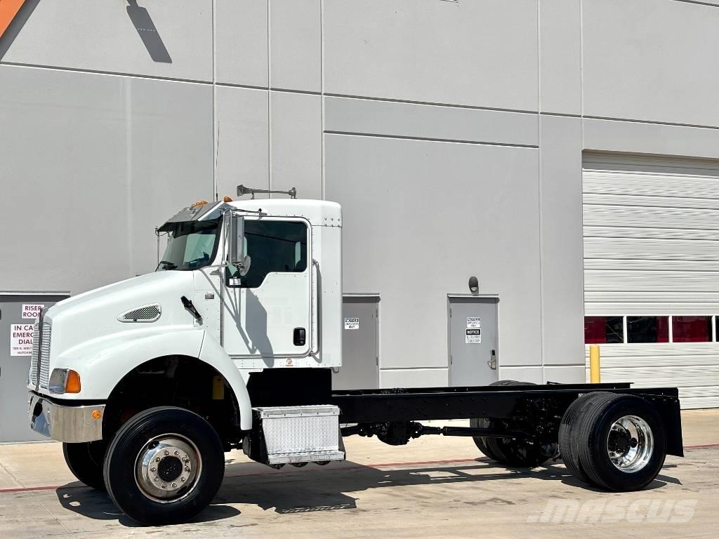 Kenworth T 300 中古トラクターヘッド | トレーラーヘッド