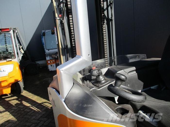 Still FM X12 N リーチフォークリフト