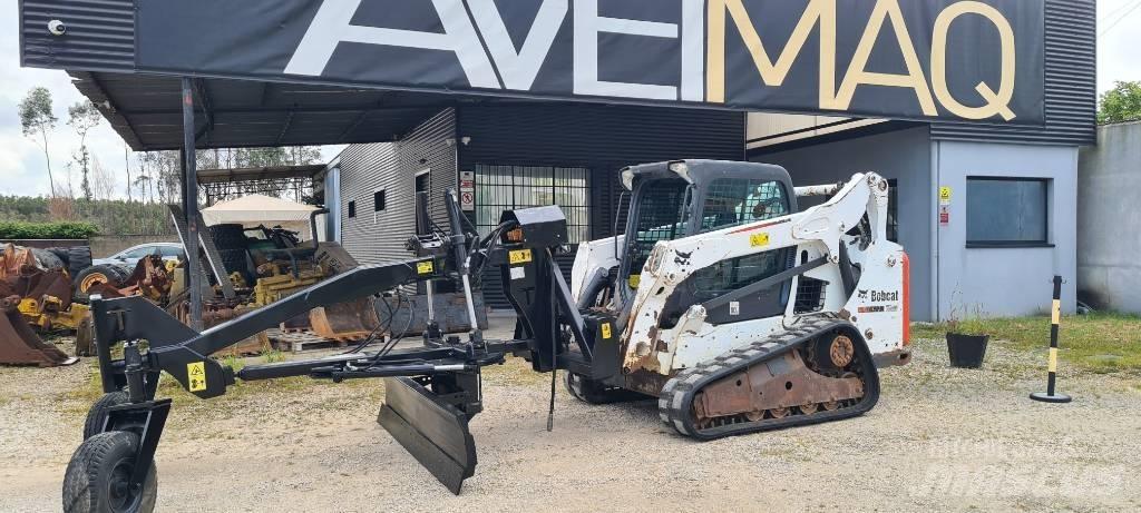 Bobcat T 590 HF スキッドステアローダー