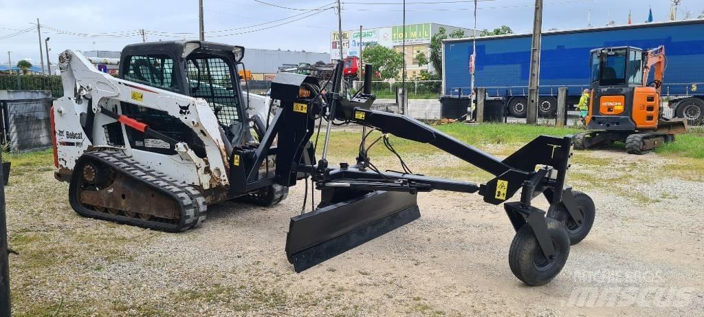 Bobcat T 590 HF スキッドステアローダー