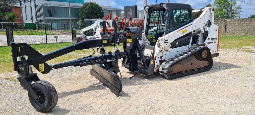 Bobcat T 590 HF スキッドステアローダー