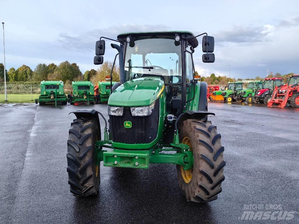John Deere 5100 M トラクター
