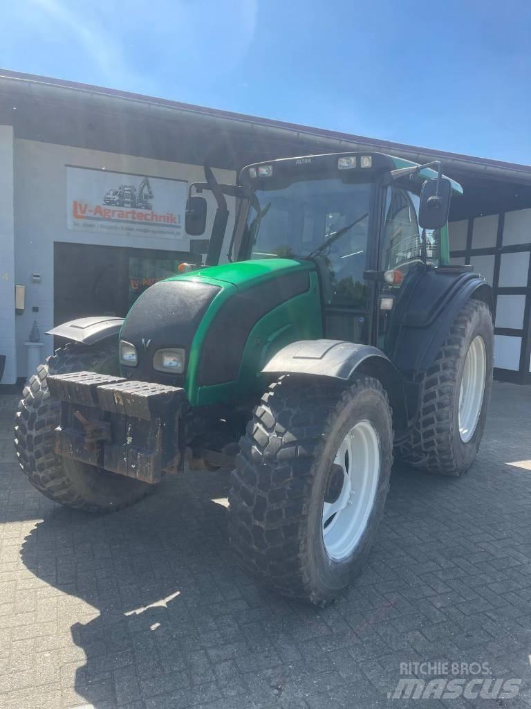 Valtra N 141 トラクター