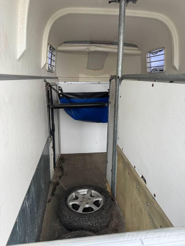 Thule Excellent 200 家畜輸送用トレーラー