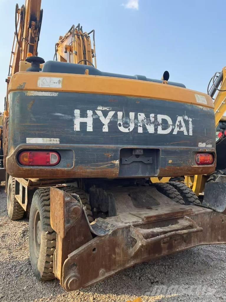 Hyundai 210W-9 ホイール式油圧ショベル（パワーショベル・ユンボ・バックホー）