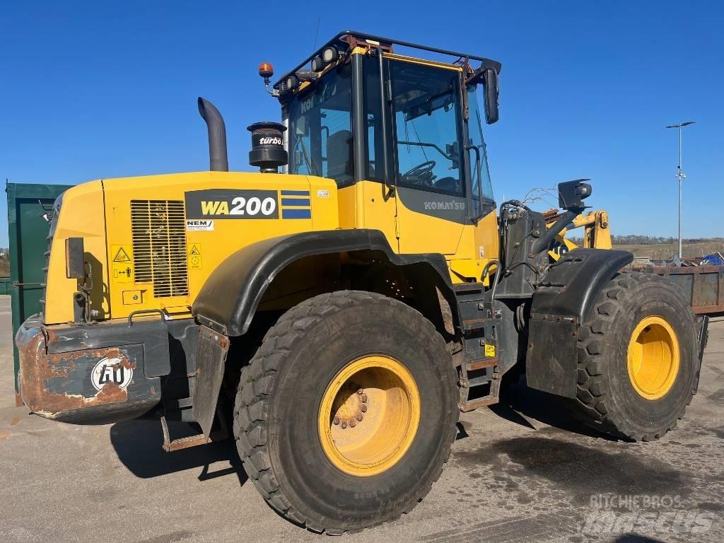 Komatsu WA 200-7 大型油圧ショベル12t以上（パワーショベル・ユンボ）