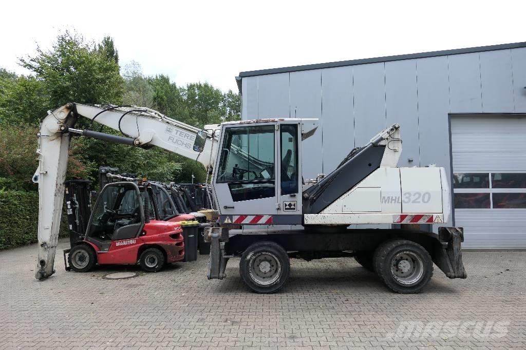 Fuchs MHL 320 廃棄物／工業産廃処理機
