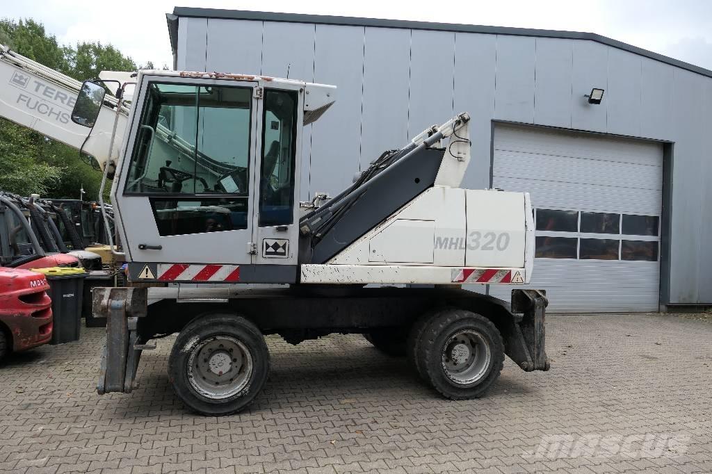 Fuchs MHL 320 廃棄物／工業産廃処理機