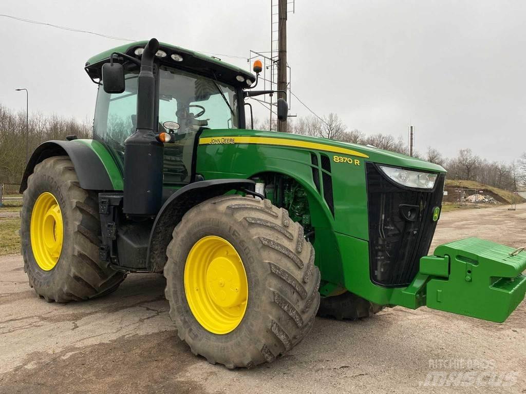 John Deere 8370R トラクター