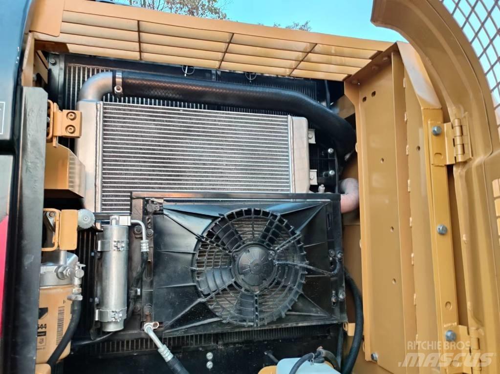 CAT 320 D 大型油圧ショベル12t以上（パワーショベル・ユンボ）